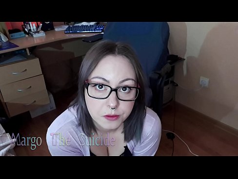 ❤️ Сексуальна дівчина в окулярах глибоко відсмоктує дилдо на камеру ❤ Чортове відео  у нас ❌❤