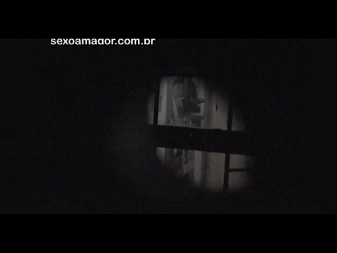 ❤️ Блонді таємно знімає на відео сусідський вуайерист, прихований за порожнистими цеглами ❤ Чортове відео  у нас ❌❤